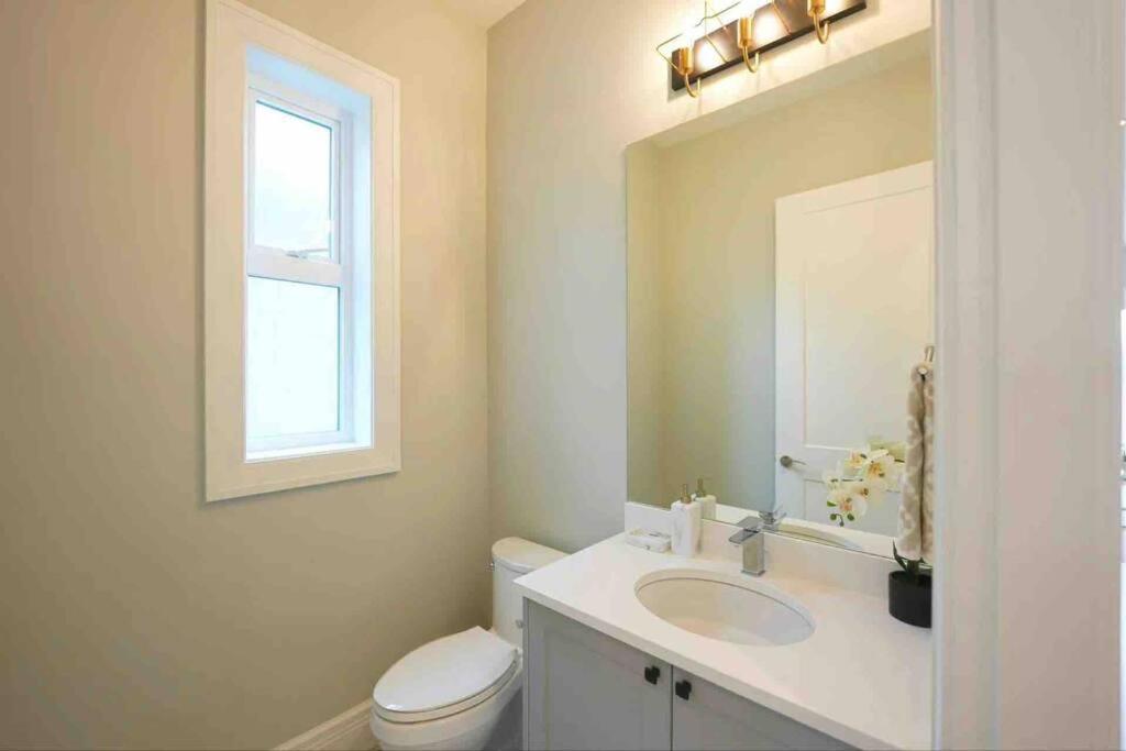 Four Bedrooms New Lovely Duplex House-1628 Vancouver Exterior photo