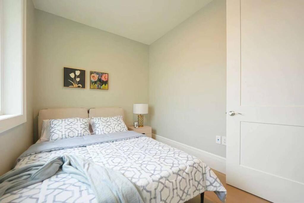 Four Bedrooms New Lovely Duplex House-1628 Vancouver Exterior photo
